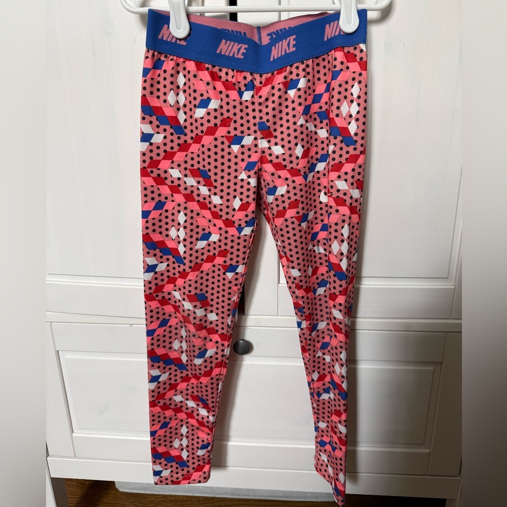 Nike Girls' Pink Geometric & Dot Print Leggings - die 6/7